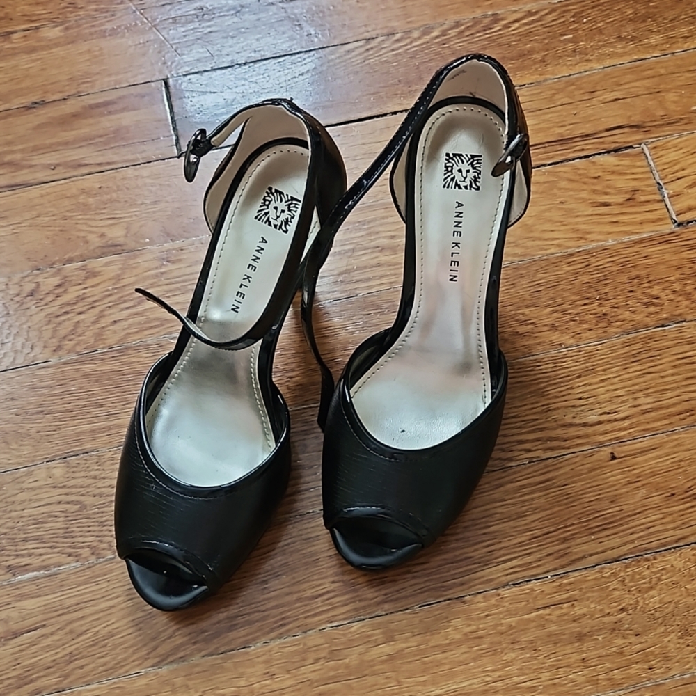 Anne klein blk patent sandals